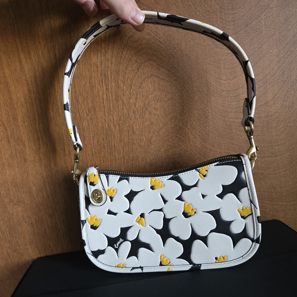 Coach Floral Swinger 20